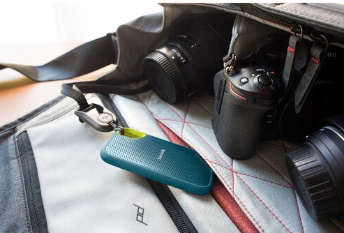 SSD накопичувач SanDisk Extreme Portable V2 2 TB (SDSSDE61-2T00-G25M)