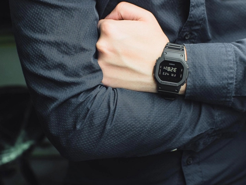 Чоловічий годинник Casio G-SHOCK (DW-5600BB-1, DW-5600BB-1ER) Чорний